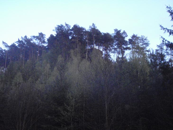 Strážce ptačího údolí. Skála na které jsme tábořili první noc.