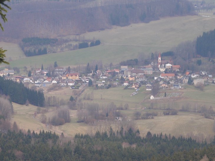 Machov...někde dole máme zaparkované auto.