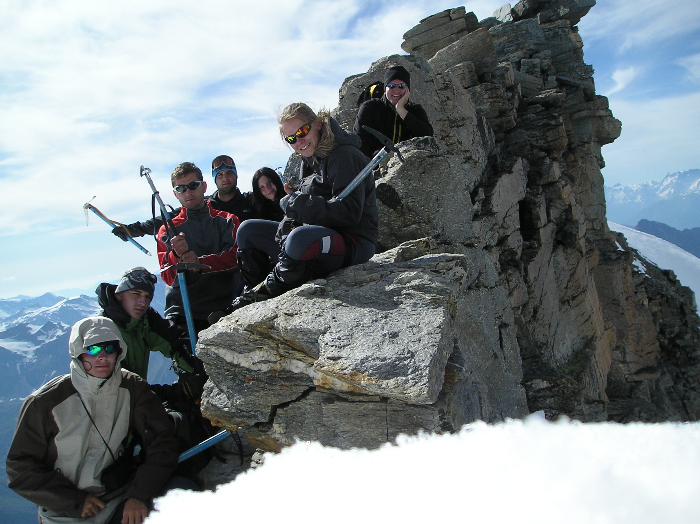 Tak vrchol Gran Paradisa 4061 dobyt v tomto složení:)...cca 5 hodin odpoledne..