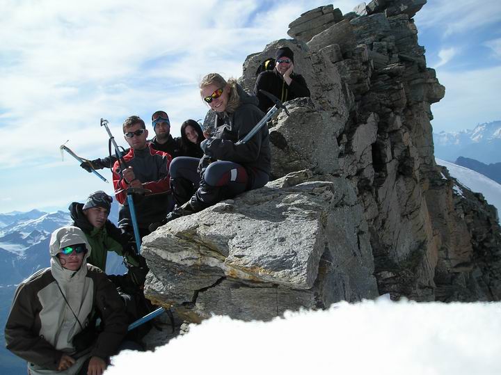 Tak vrchol Gran Paradisa 4061 dobyt v tomto složení:)...cca 5 hodin odpoledne..