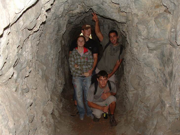v tunelu:D
