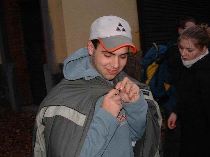 V neděli jme se bohužel museli rozloučit s Šéďou,

Pavlou a Petrou. Potom, co jsme zamávali a bylo odpískáno,

jsme opět velkou oklikou dorazili na chatu.

Nakonec jsme v pondělí odcestovali i my a Datlí boudu

jsme nechali na pospas větru dešti.