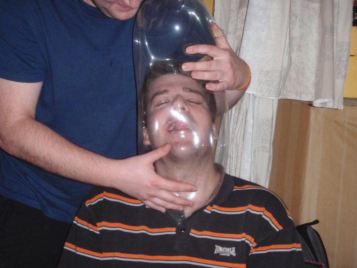 Ohr má hlavu v nafouknuté šprcce.:-D