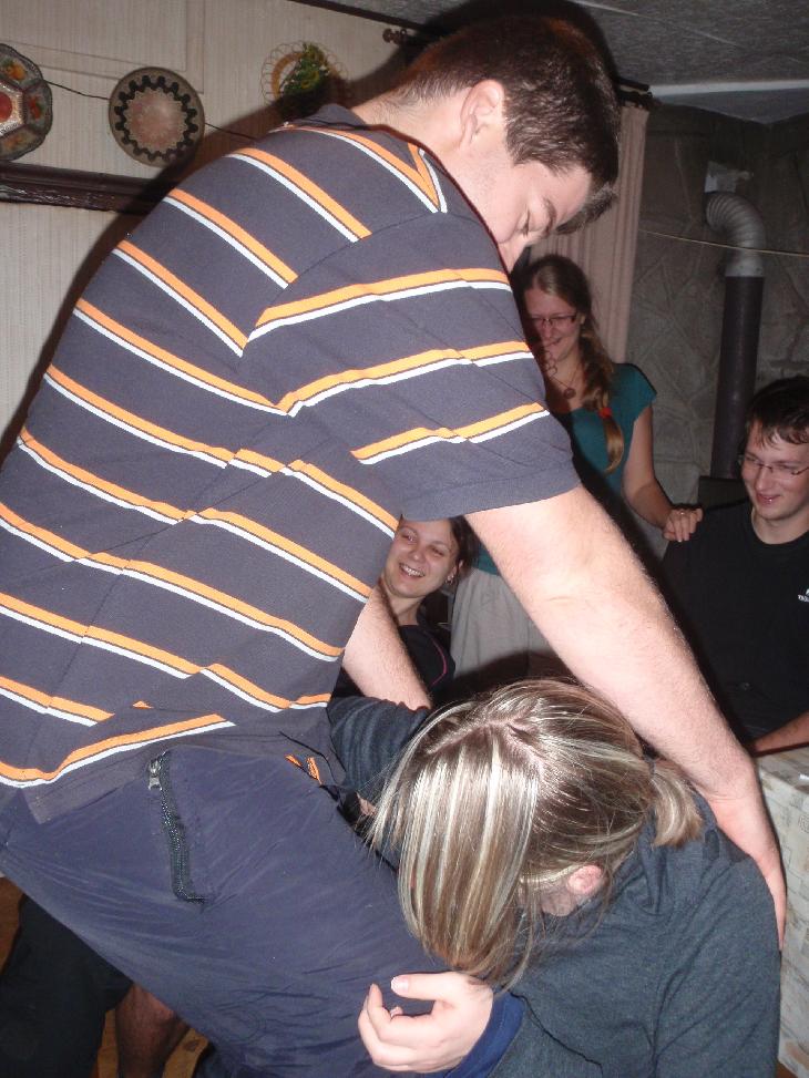 Hra s jablkem, v hlavní roli tentokrát Ohr a Péťa