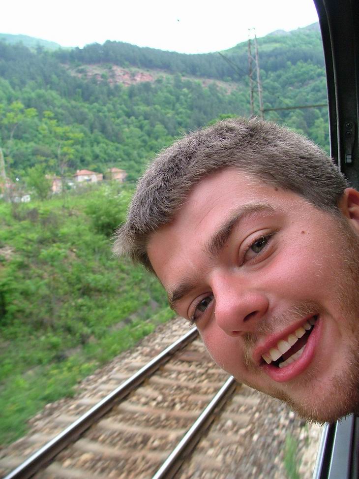 Ondra čumí na koleje...