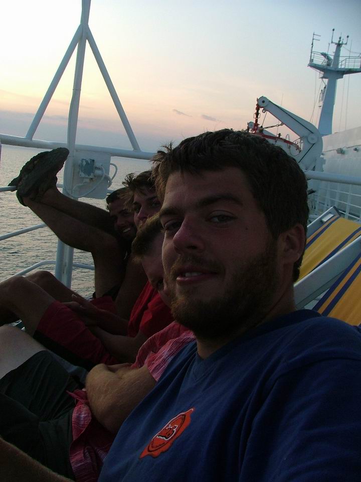 ...poslední metry plavby před Nice...