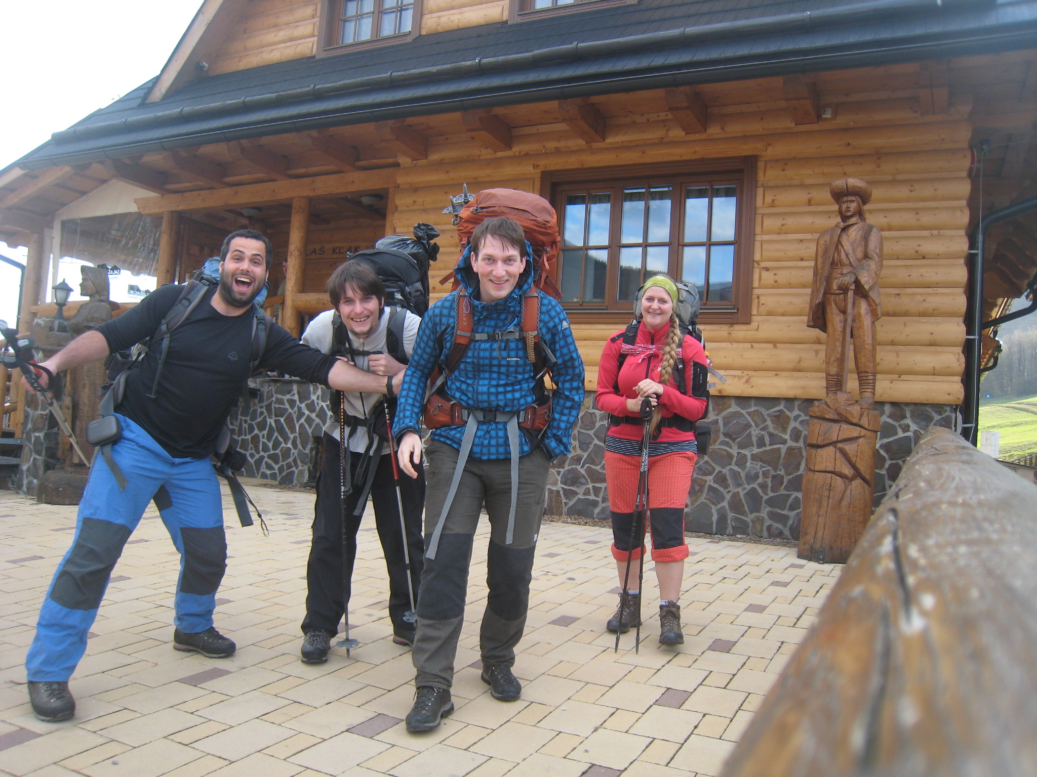 Startovní fotka před restaurací.