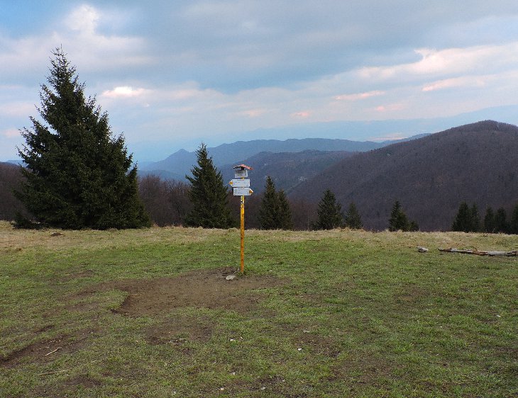 Sedlo pod vrcholem Reváň. Zde jsme potkali Martina s Martinou, co šli také spát na Klak.
