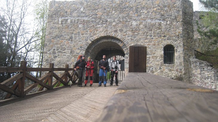 Hrad byl už zavřený, tak jsme se nepodívali ani na nádvoří.