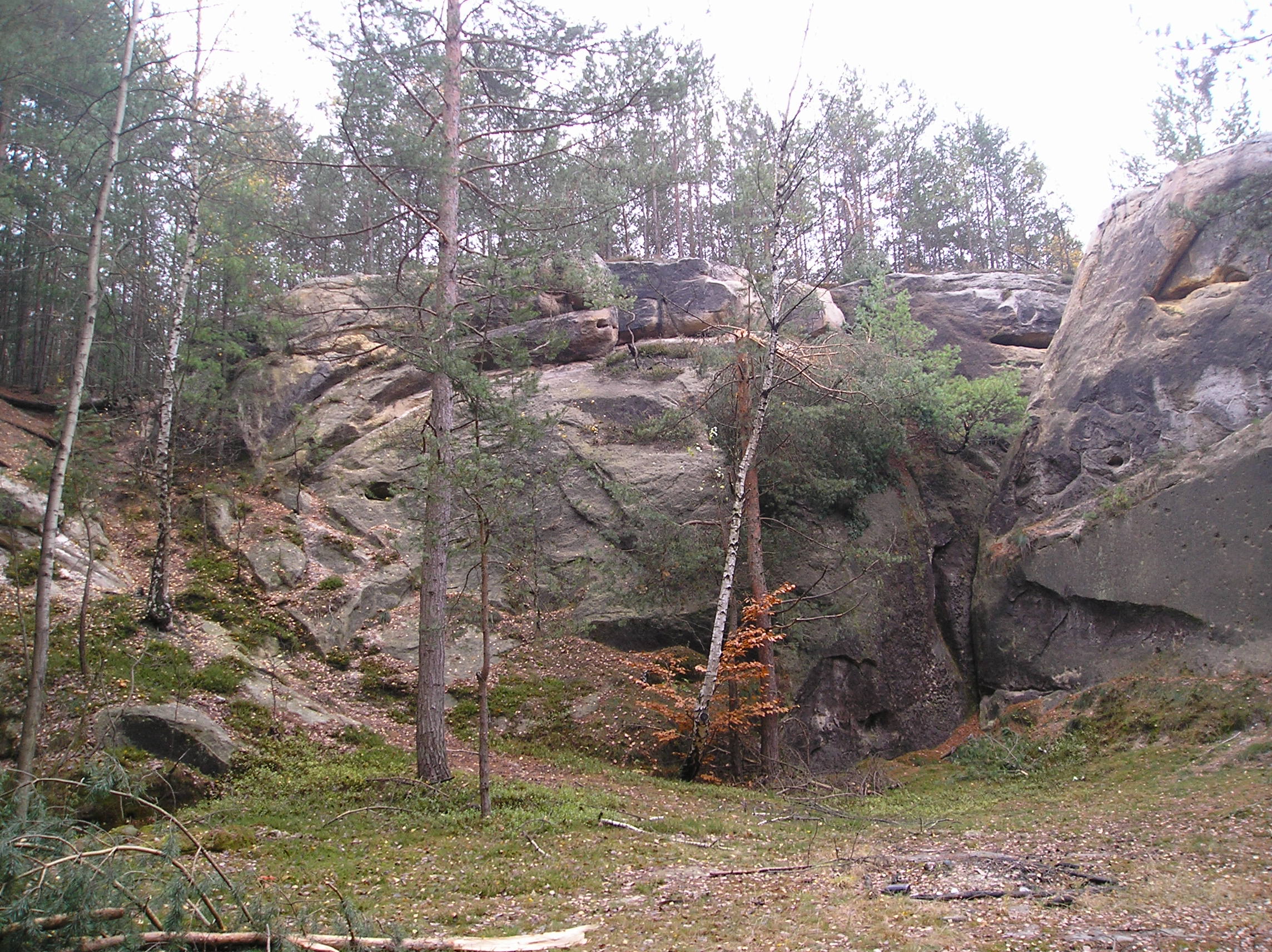 Tady jsme si dělali srandu že bsme tu mohli přespat (2km od zacatku)