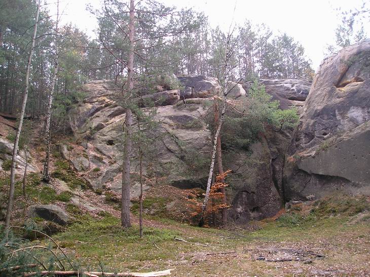 Tady jsme si dělali srandu že bsme tu mohli přespat (2km od zacatku)