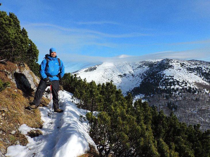 V dáli Malý Kriváň (1671 m.n.m.).