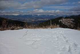 Opět pohled na Západní Tatry, vpravo navazují Vysoké Tatry.