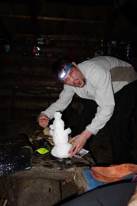 Můj sněhulák, kterej nakonec skončil jako základ pro grog:-D.