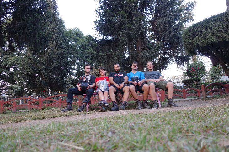 Dokonce jsme našli park...Snad jediné místo, kde bylo alespon trochu ticho a když si odmyslíte tu centimetrovou vrstvu prachu na všem, tak to tu bylo i celkem pěkný.. Vstup byl za 40 NOK, místní to mají za 10...