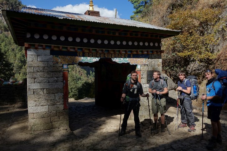 Míjíme vesnici Monjo a vcházíme do národního parku Sagarmatha.