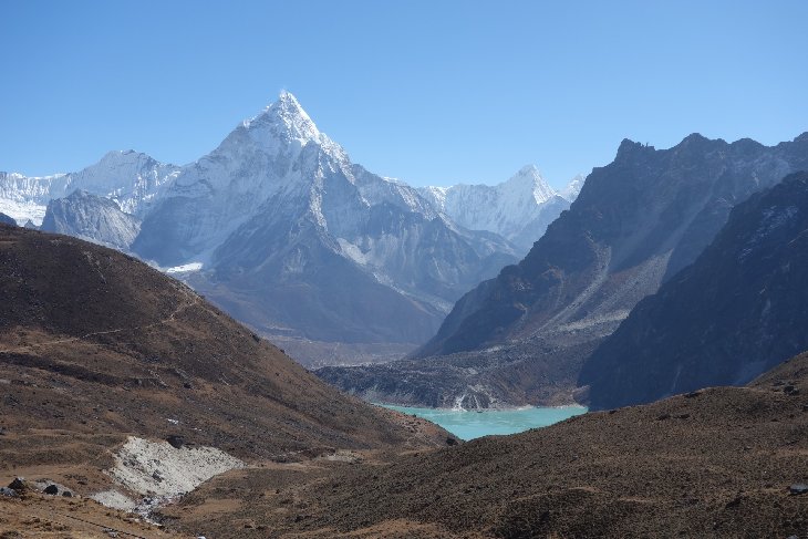 Byl zde luxusní výhled na Ama Dablam...ta hora je prostě pěkná ze všech stran...