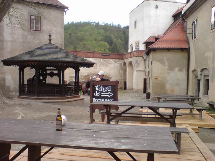 nemohli sme minout ani místní hospudkuY:))
