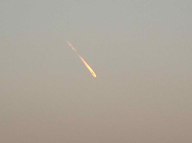 Teď jsme na Loupežnickém hradě a naskytl se nám nevídaný pohled. Na vlastní oči jsme viděli UFO. Letělo asi 2 minuty nad obzorem, pak zmizelo.