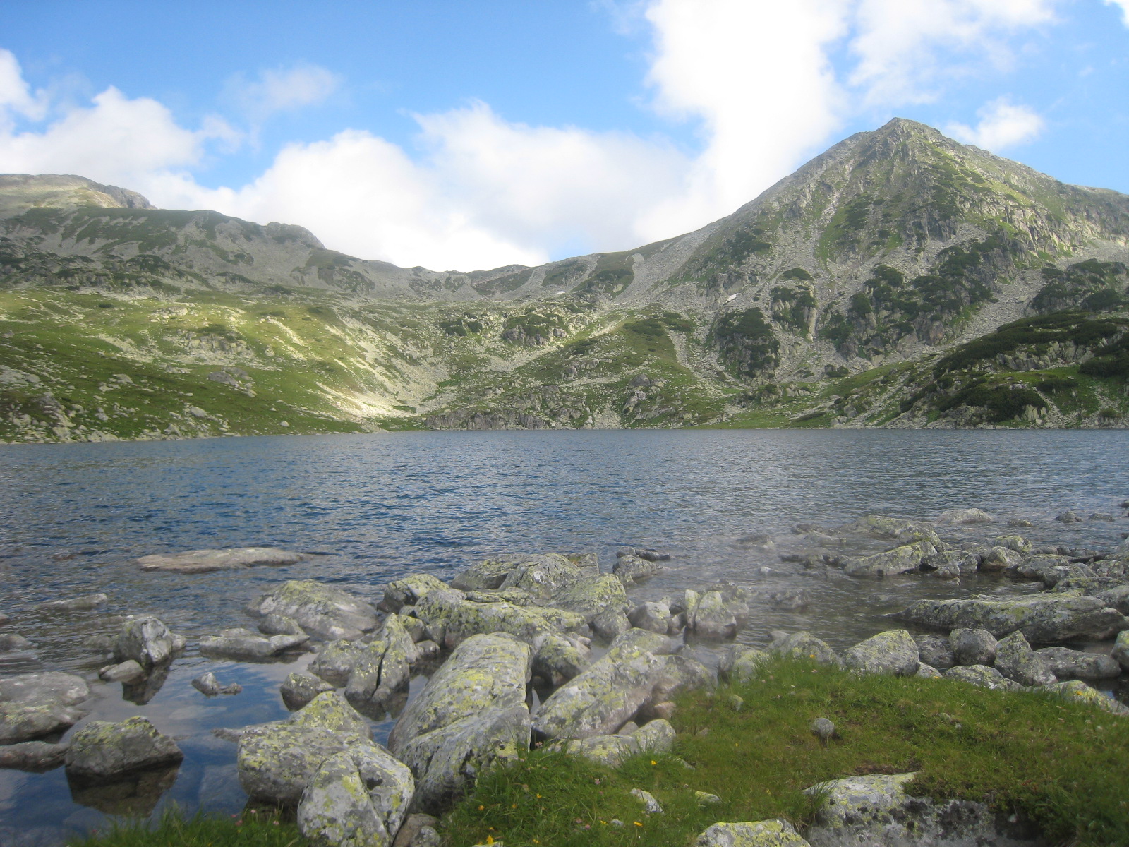 Lake Bacura s Vf. Peleaga.