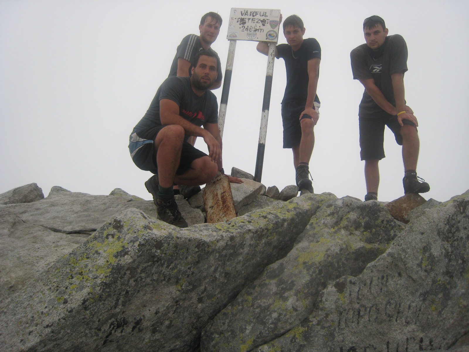 Vrchol dobyt. Vf. Retezat 2 482m.n.m.