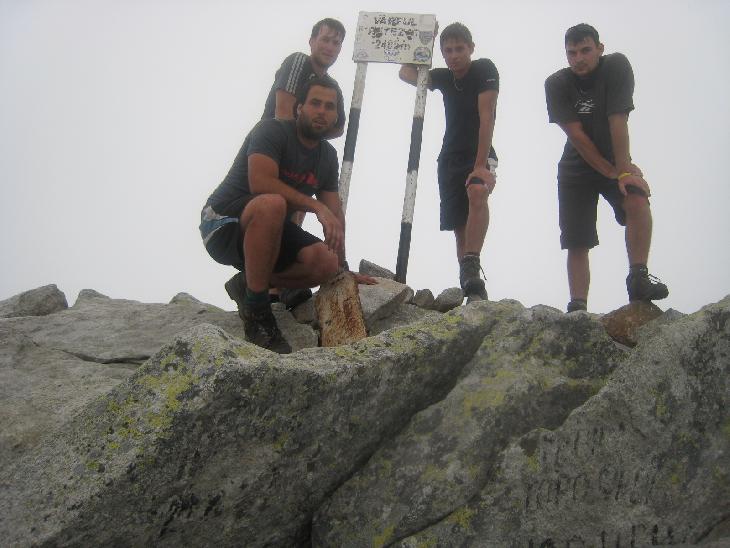 Vrchol dobyt. Vf. Retezat 2 482m.n.m.