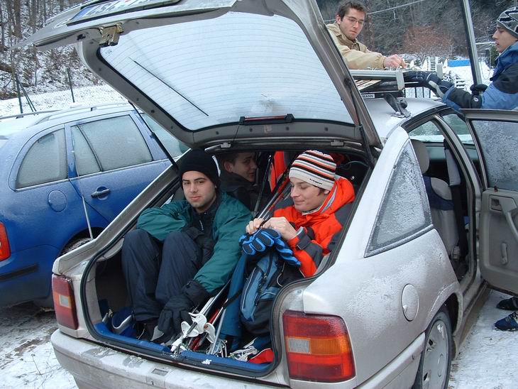 No přece se s nima nebudem mačkat na sedačkách:D
