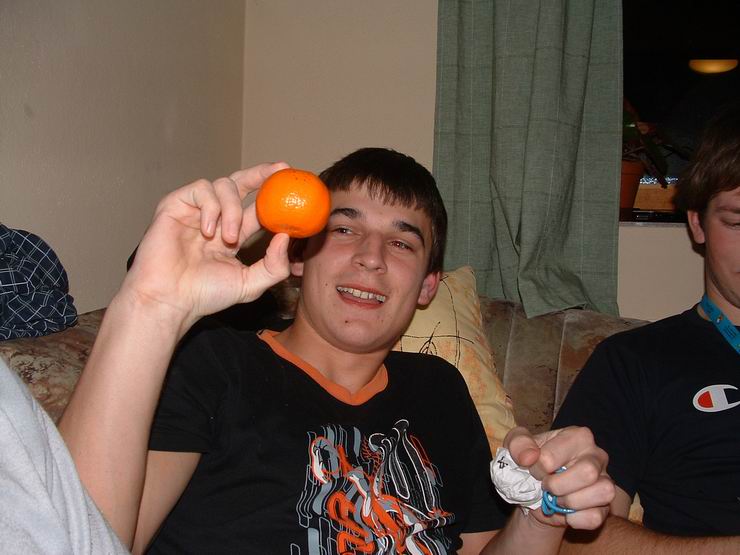 Tento večer byly vánoce....koukněte jaký hezký dárek si losnul komár:))