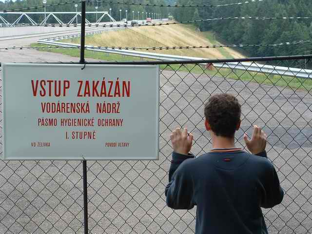 .....překazil plot!!!!