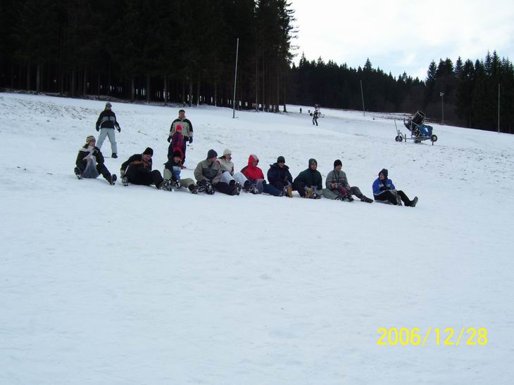 Sněžné radovánky na sjezdovce