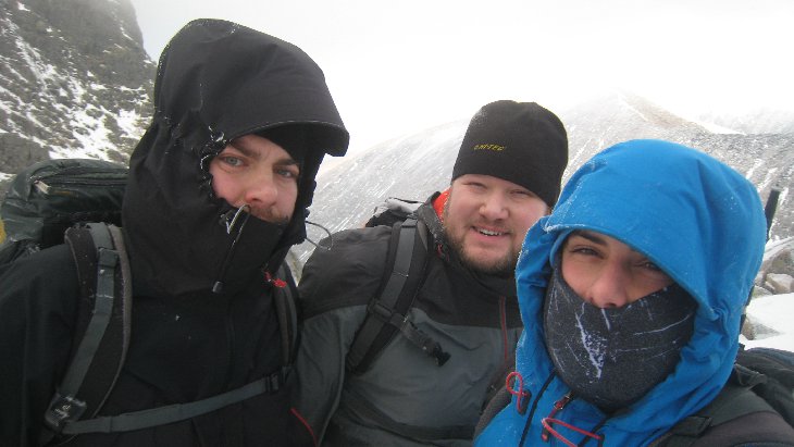Společná foto v sedle. Přibližně 1000mnm. Někde v těchto místech Ondra přestává mluvit...