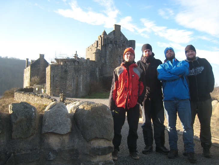 Znovu projíždíme kolem Eilean Donan Castle:)))