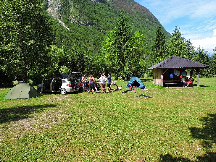 4.5. Dnes nás čekala Koritnica, většina čekala, že tam zhynem:-D. Bylo více vody než jsem očekával, tak jsem se taky trochu bál co nás bude čekat:-D.