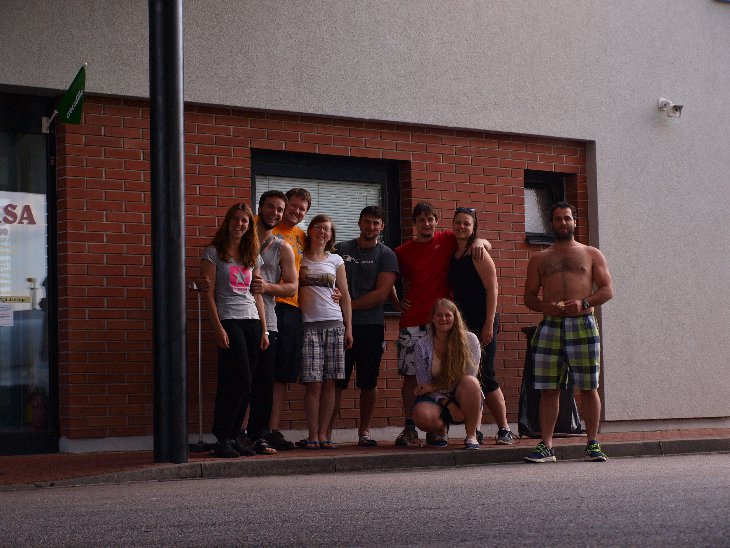 Pak už nás čekala jen cesta domů a závěrečné foto na benzínce ve Dvořišti, které se povedlo asi na potřetí, pač tam vždycky někdo vlezl nebo vjelo auto:-D.