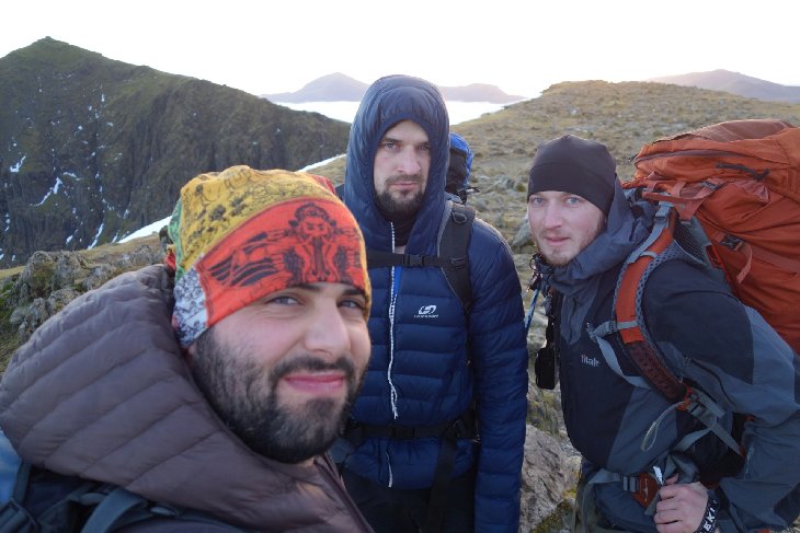 Snowdon vlevo, Já, Komár, Kuba