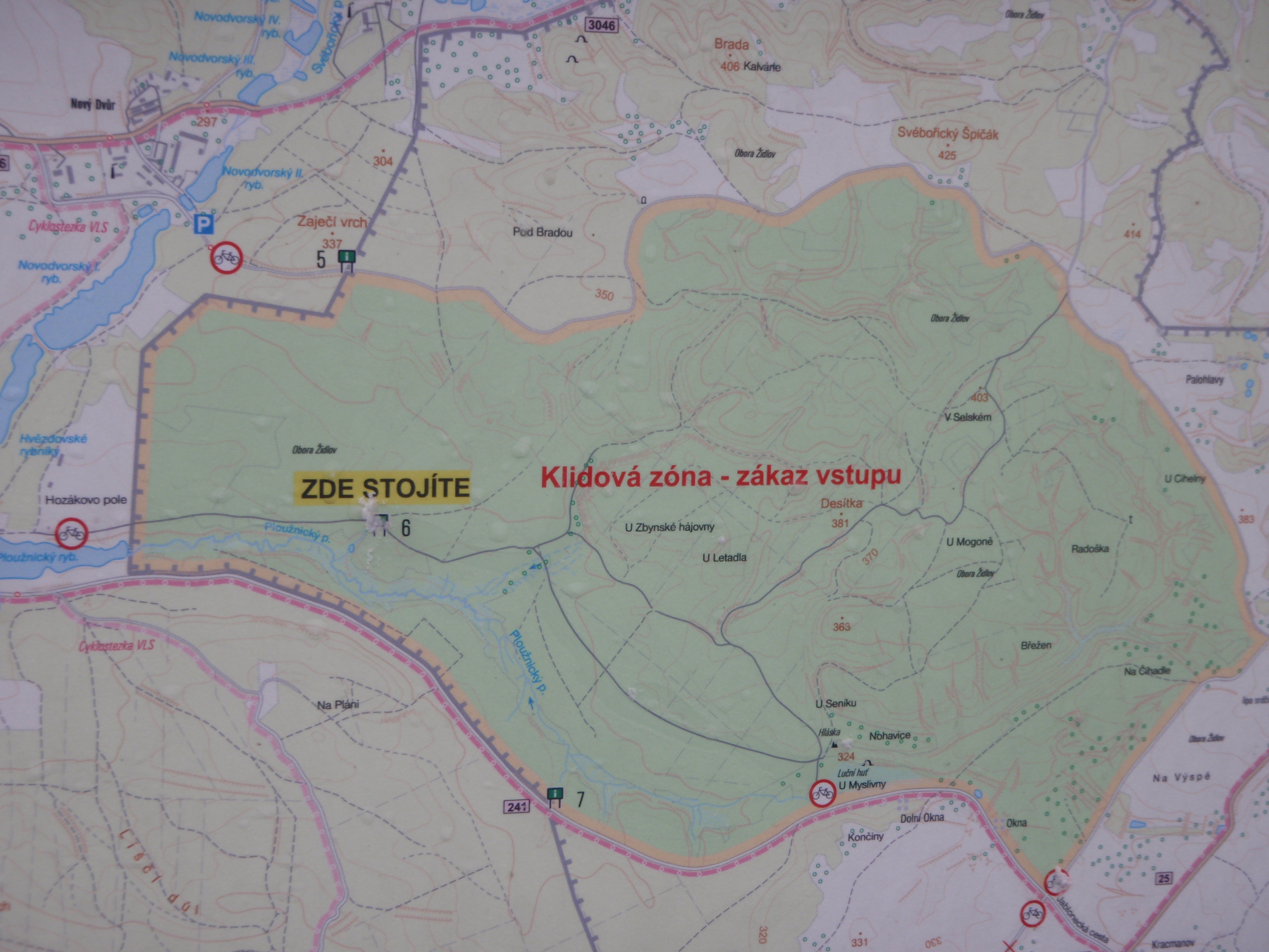 Mapa, kde je blbě označeno kde stojíte