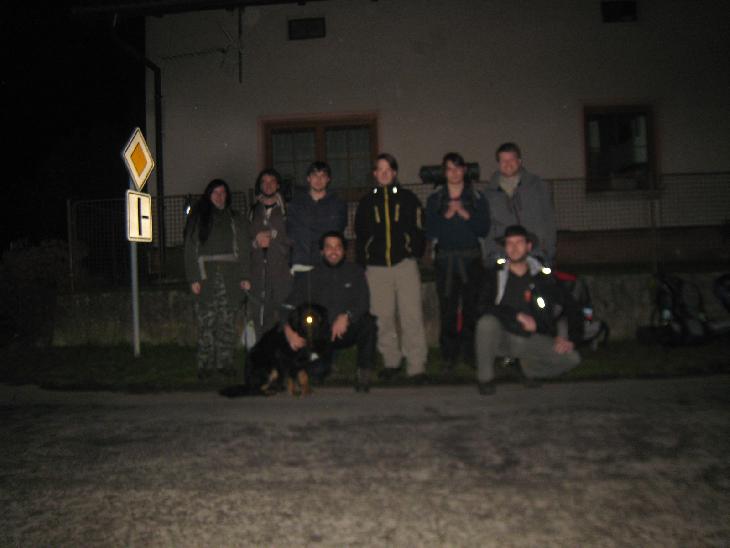 Úvodní fotografii ve vesnici Ouč:-) Podle mého plánu to mělo být rozhodně jen pár domků a hlavně bez hospody:-D