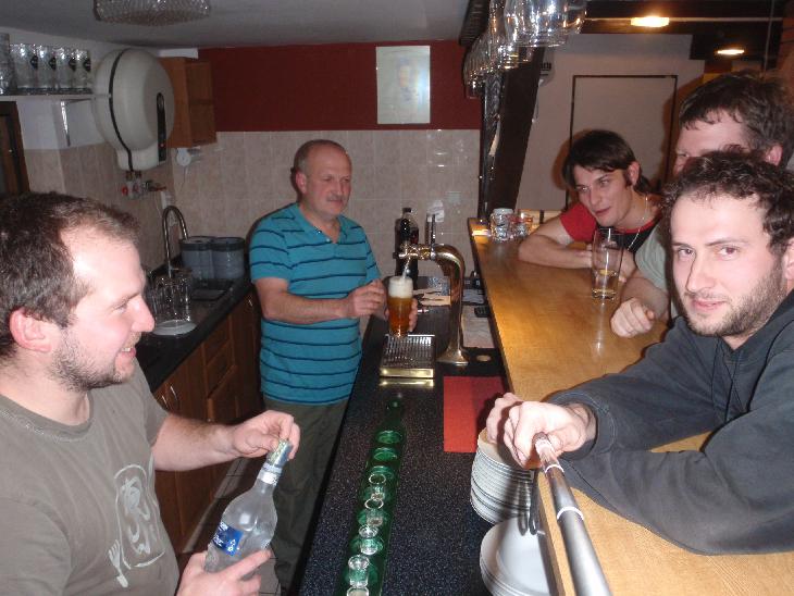 Skamarádili jsme se i s barmanem, který nám ochotně naléval vše co měl v zásobě