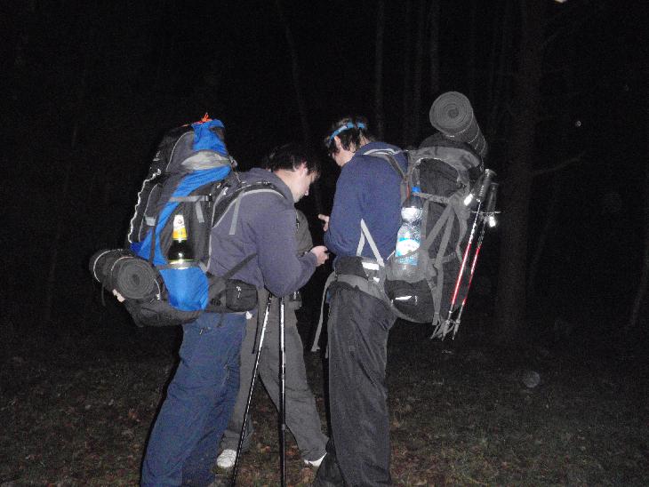 Taky už jsme na cestě z ouče do Buškovy jeskyně. (cca 2km :-D )