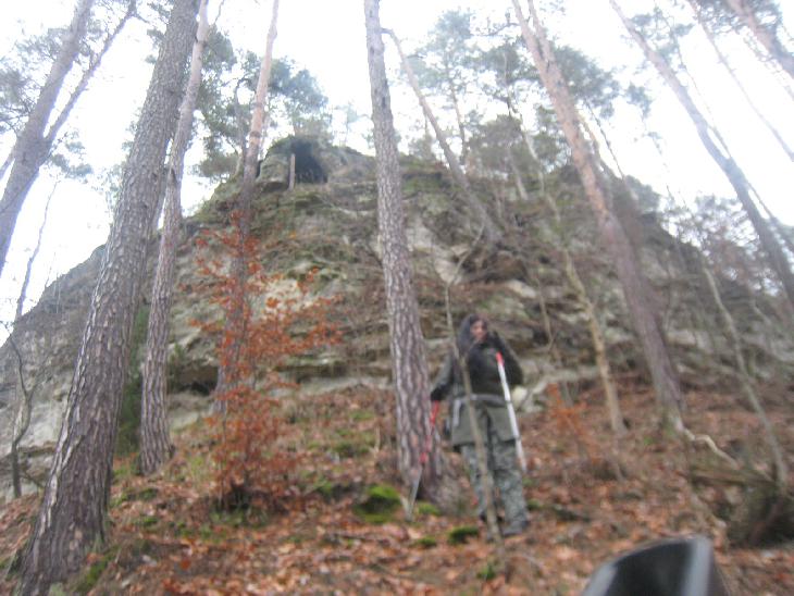 Ráno nás (teda hlavně mě) překvapilo jak je ten vchod vysoko, to v noci vůbec nebylo vidět:-D