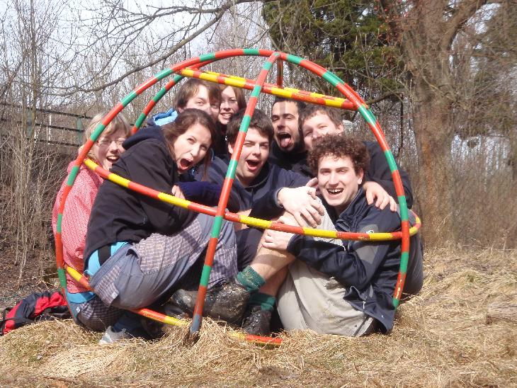 už ste se nekdy v 8 lidech narvali do kovový koule?:D