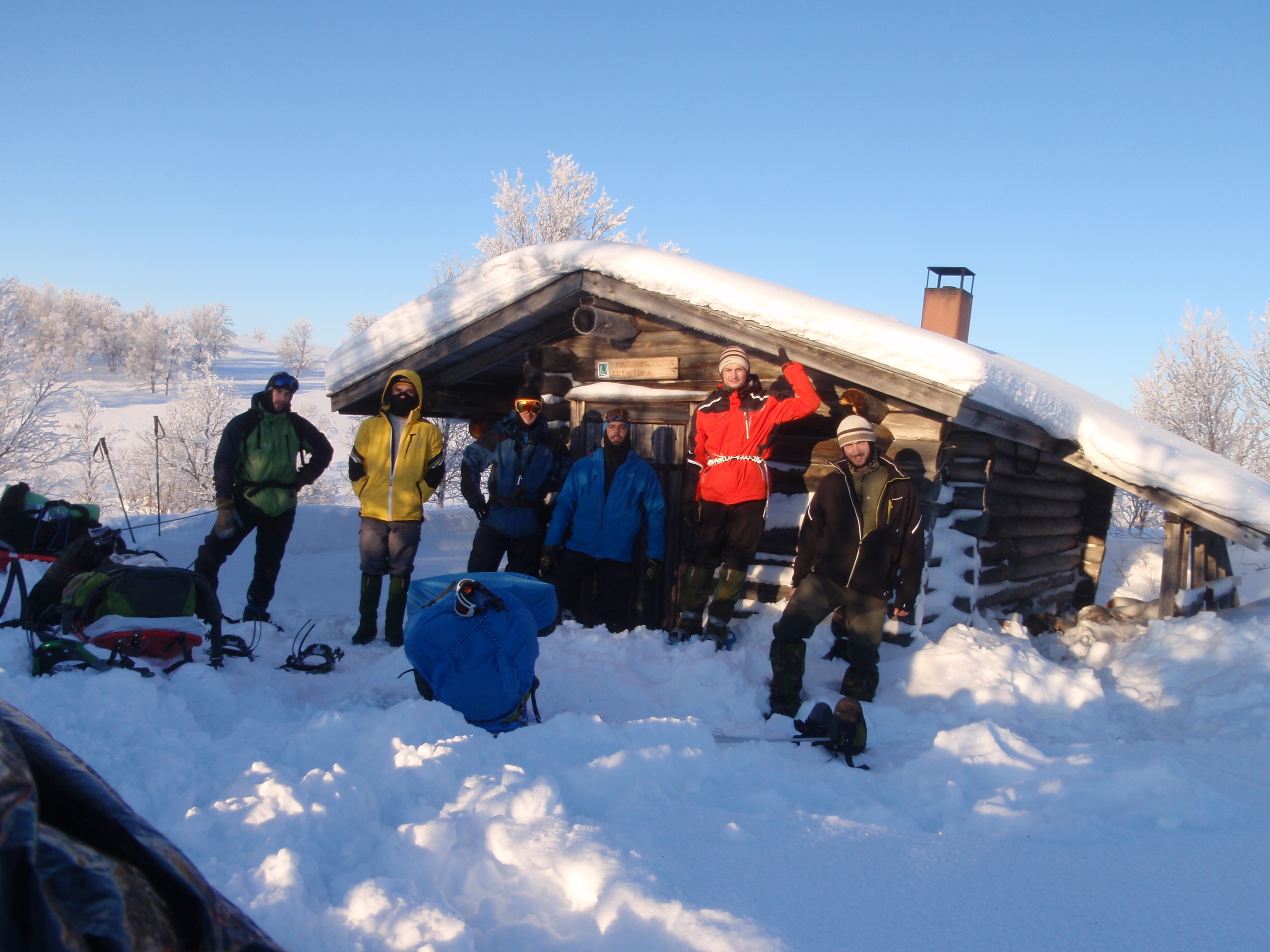 28.2. Je ráno, krásně jasno a pořád ještě bezvětří...Zima tak akorát kolem -15°C (Na sluníčku), takže luxus:)