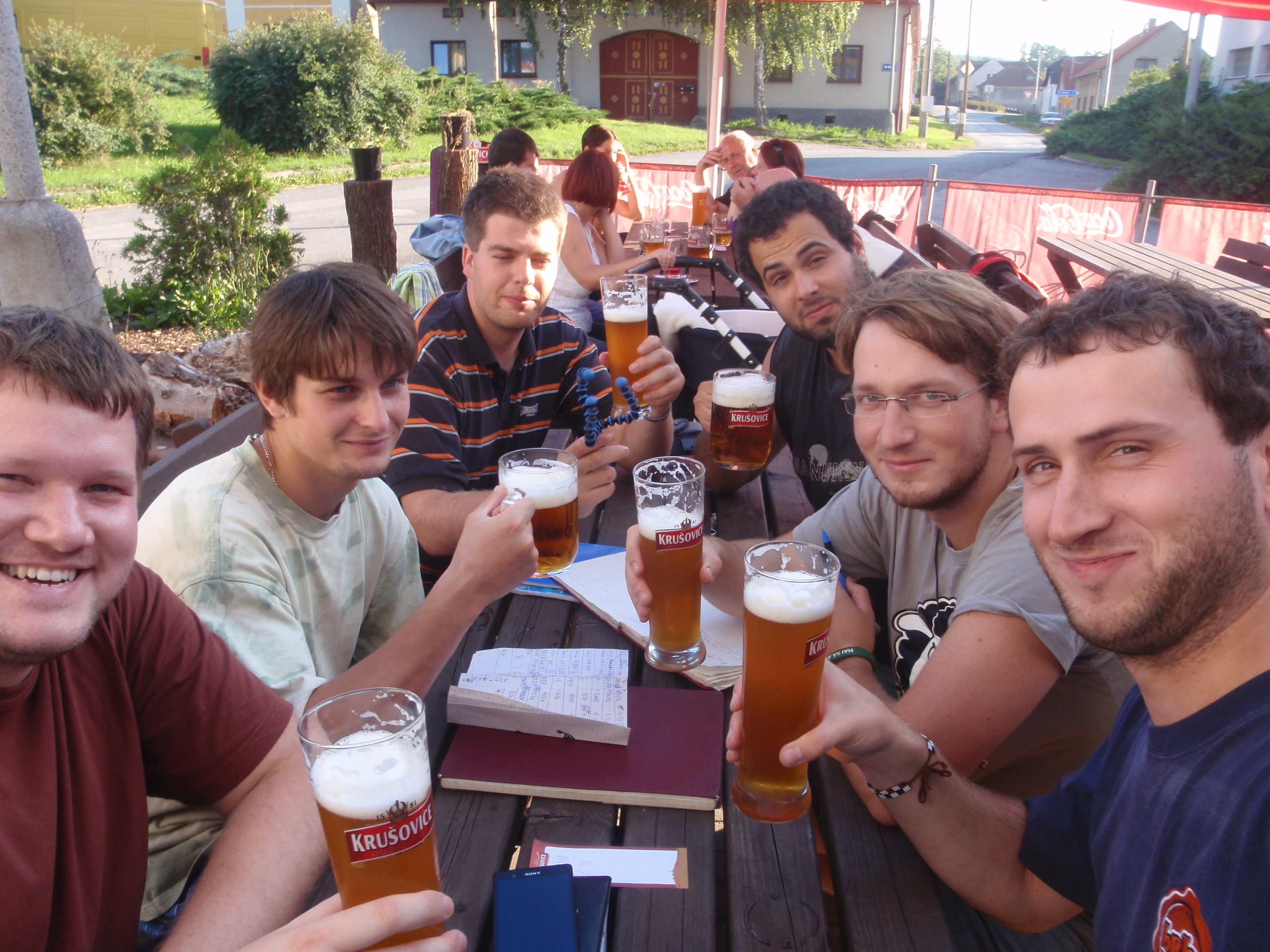 Startujeme samozřejmě v hospodě:-)