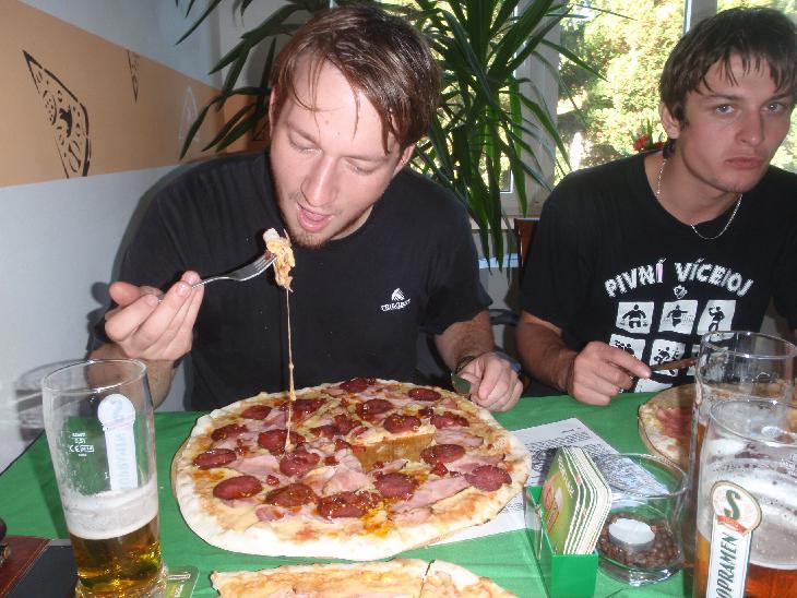 V Cvikově jsme zašli na obídek do místní pizzérky.