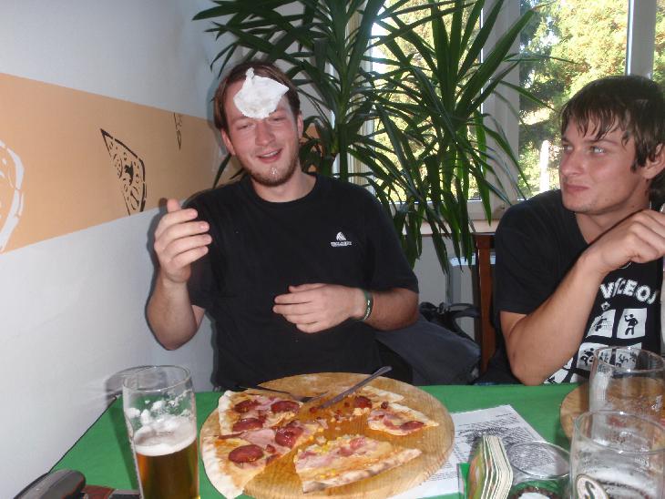 Kuba se u pálivé pizzy trochu opotil:-D