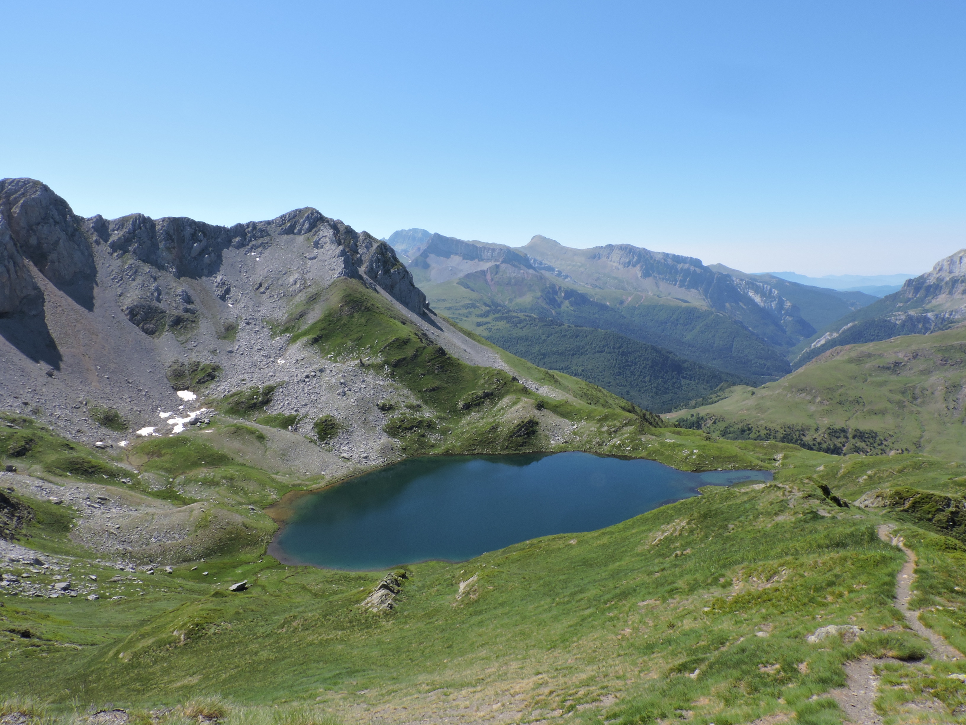 Na druhé straně hřebene bylo další jezero Acherito (1 875 m.n.m.).
