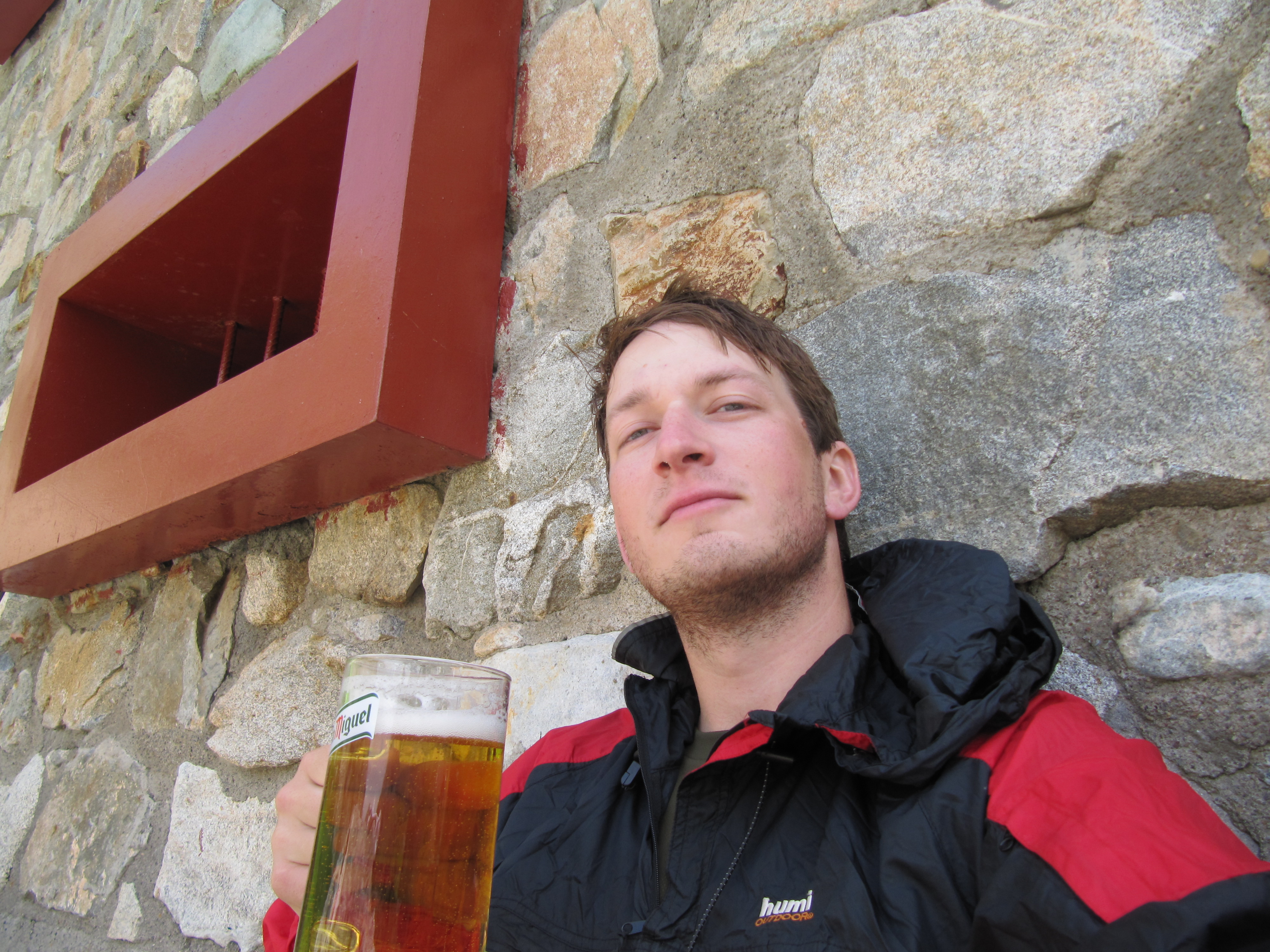 Na refuge de Respomuso si vycutnáváme točené pivo.