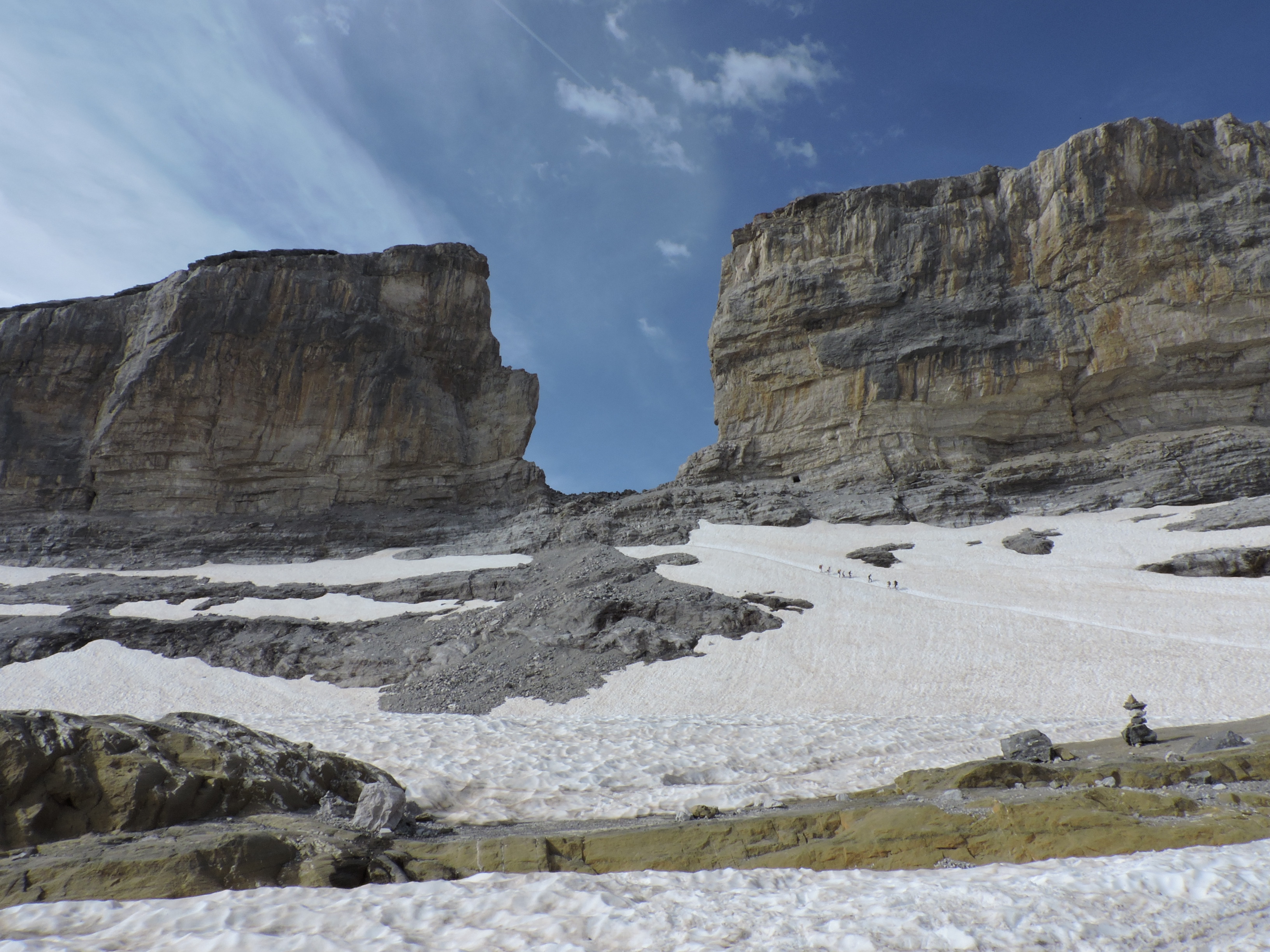 Ráno nás čekal výšlap sněhem do sedla Brecha de Rolando (2 804 m.n.m.).
