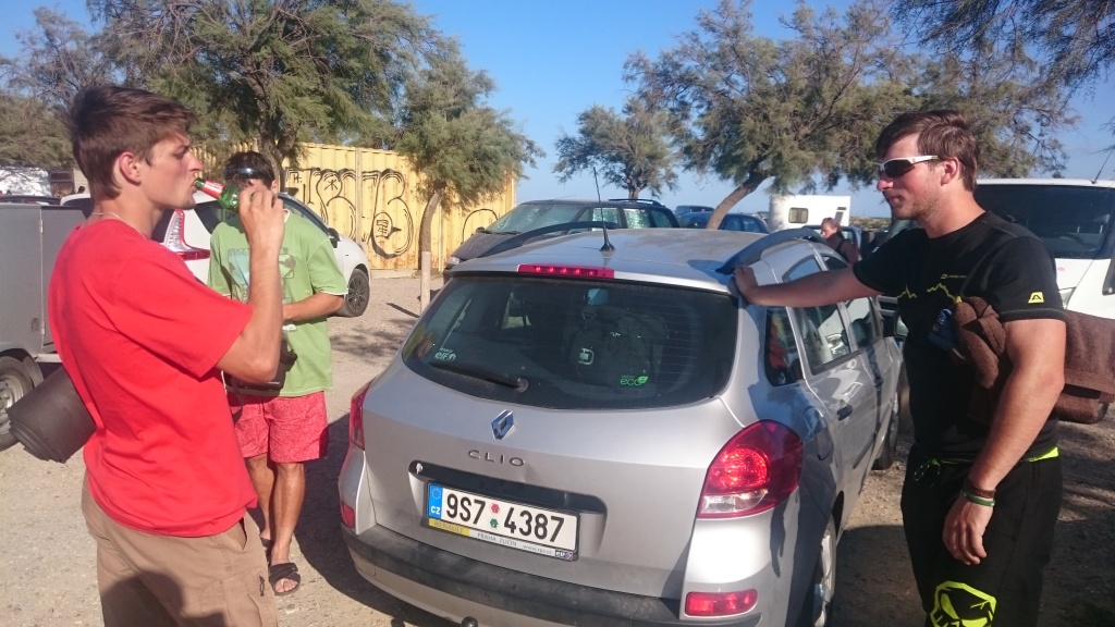 Navečer jsme dorazili k moři kousek od města Narbonne.