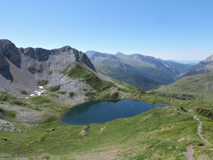 Na druhé straně hřebene bylo další jezero Acherito (1 875 m.n.m.).